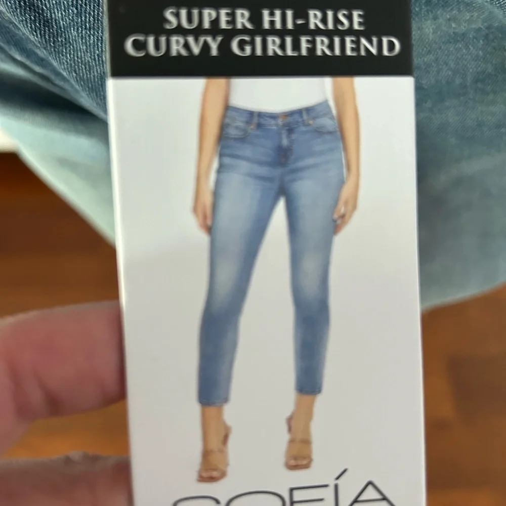 Sofia Jeans Adora Super Hi-Rise Curvy Girlfriend Jeans Light Wash Cropped